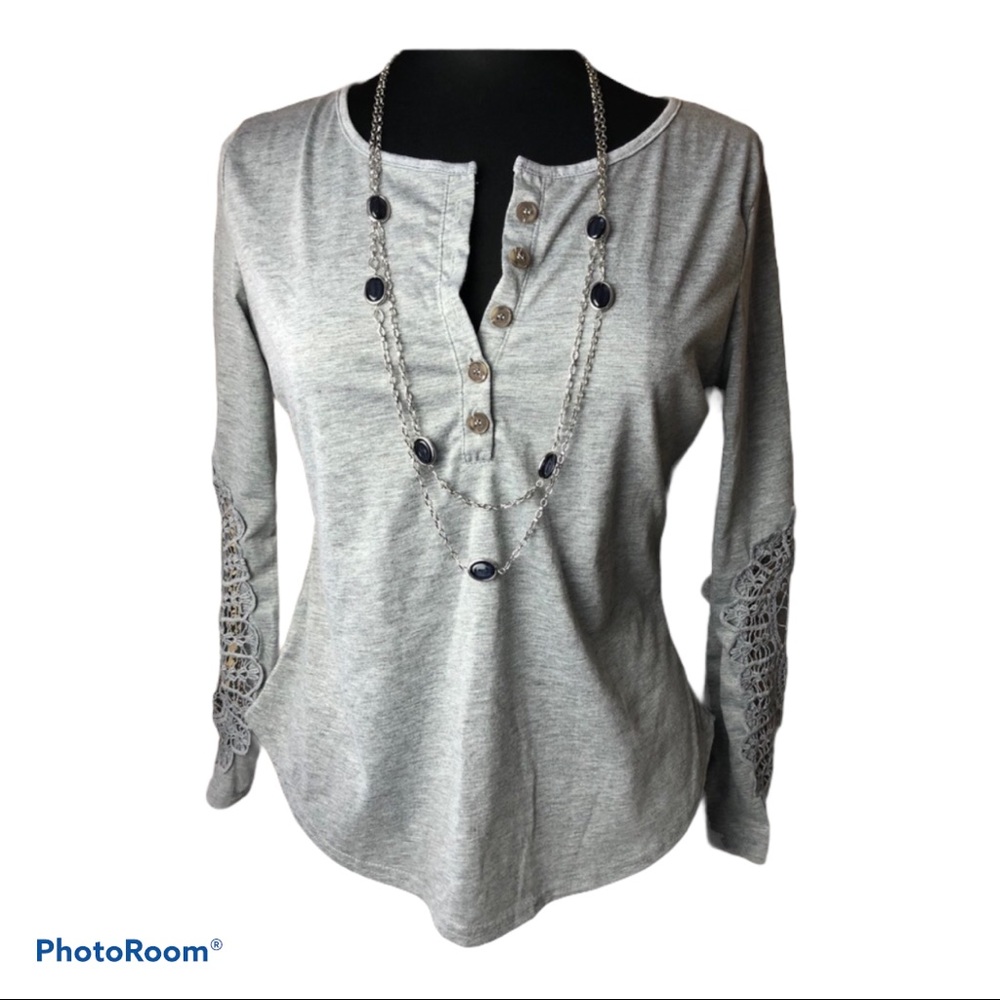 Gray top ladies Medium lace design sleeves